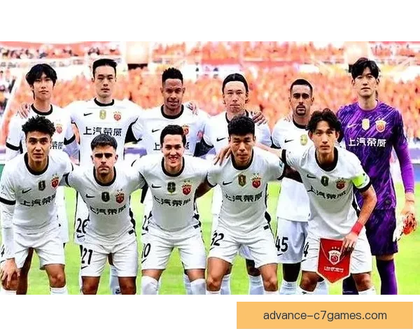 新赛季足球联赛开幕 各队阵容大调整 谁将成为冠军最大黑马